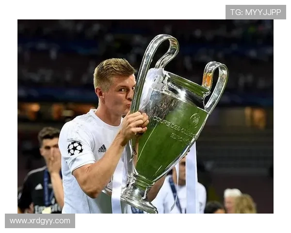 皇马居首曼联枪手收入紧随其后